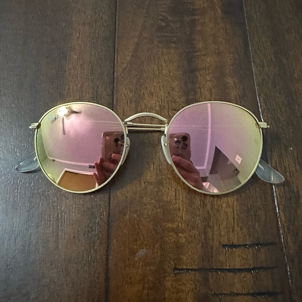 Ray-Ban Gold Round Sunglasses with Pink Lenses